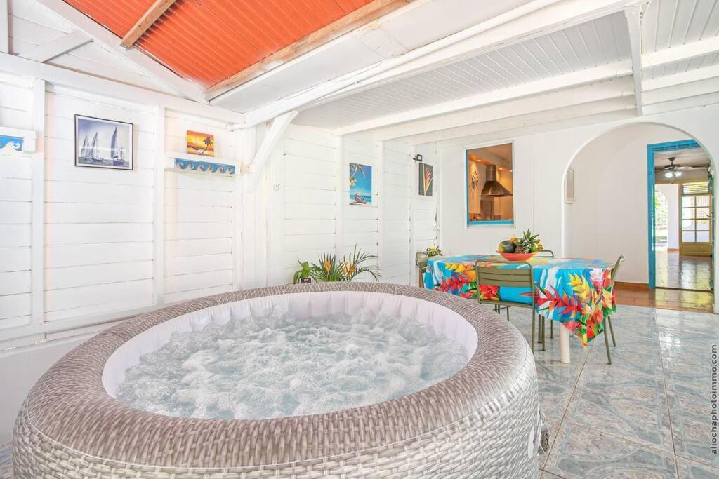 La Villa Du Rocher Du Gaiac Avec Spa Ле Диамант Екстериор снимка